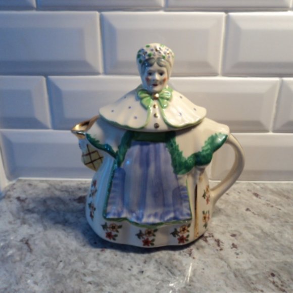 vintage Granny Ann teapot - Picture 2 of 12
